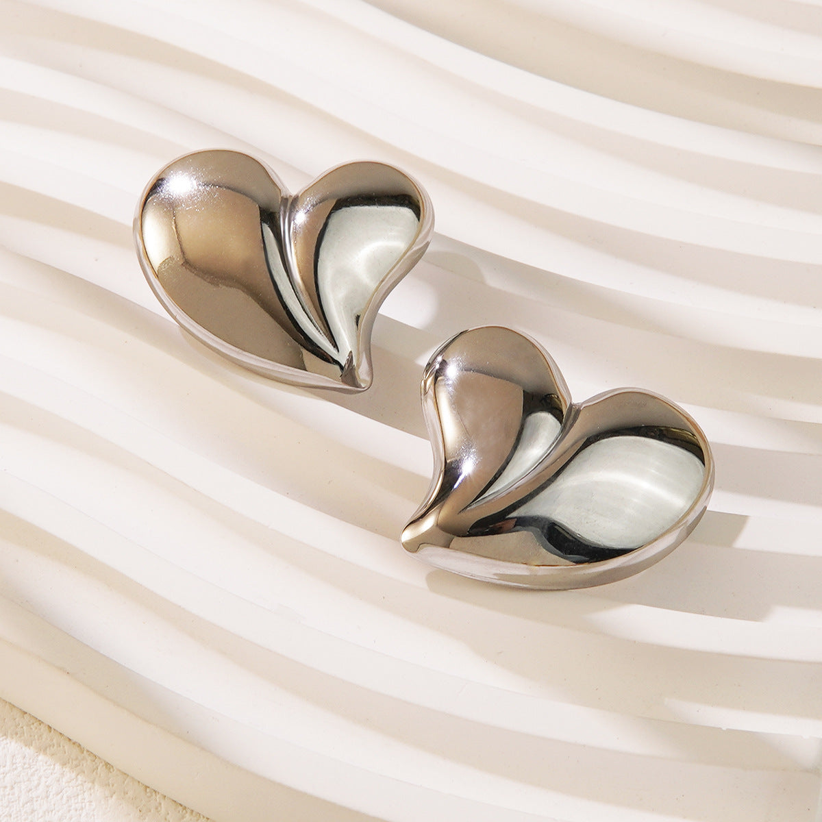 Vintage Luxury Heart Shaped Stainless Steel Stud Earrings for Women