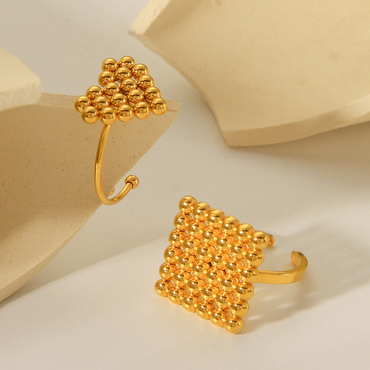 Anello da donna minimalista a forma di cuore in acciaio inossidabile placcato oro 18 carati