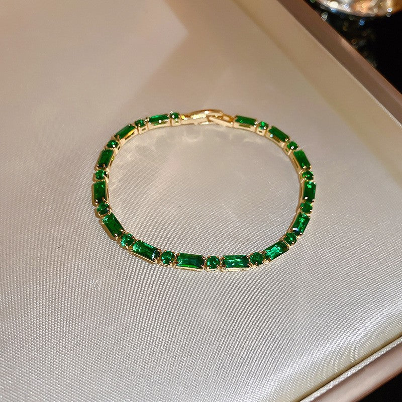 Elegant Heart-Shaped Gold-Plated Zirconia Bracelet for Women with Delicate Luxury Aesthetic