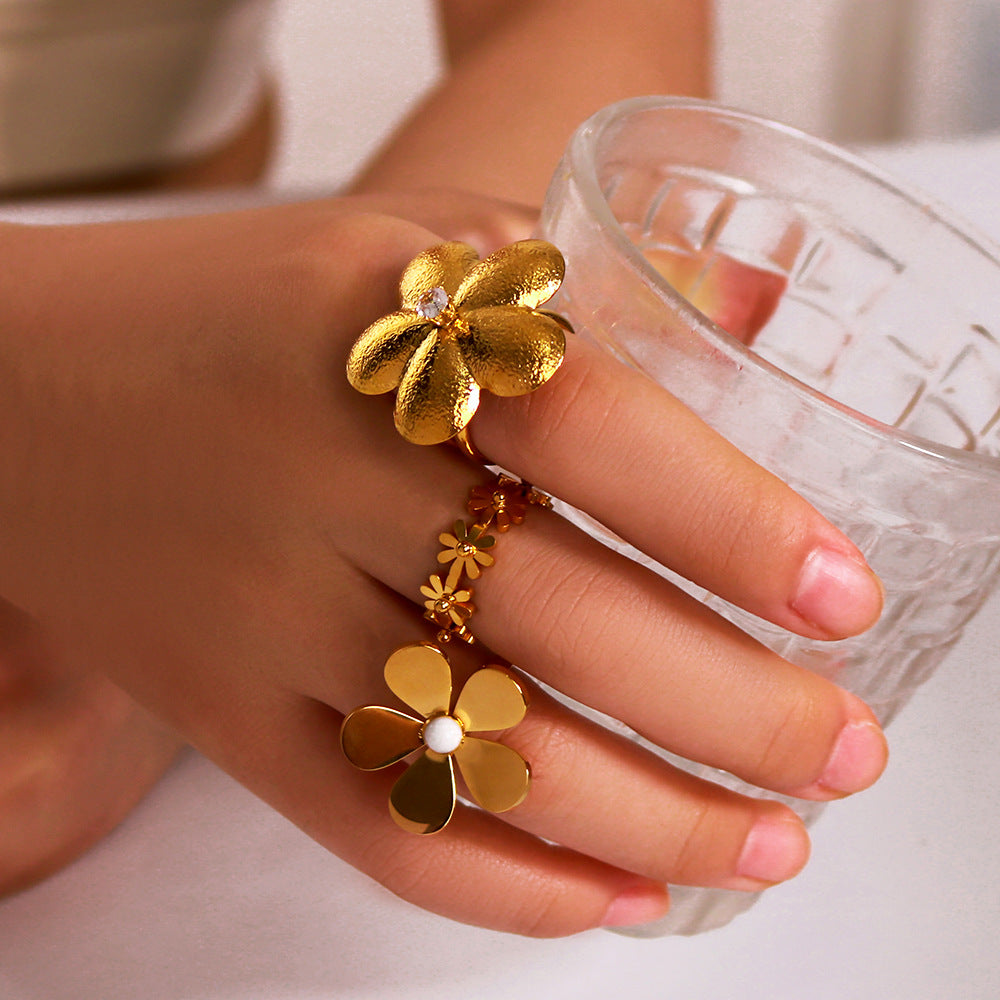 Anello da donna minimalista a forma di fiore in acciaio inossidabile con intarsio di strass e fascia regolabile