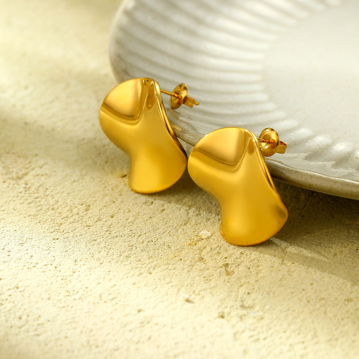 Pendientes vintage geométricos de titanio y acero para mujer con superficie texturizada lisa e irregular y chapado antideslustre