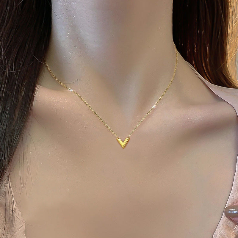 Collana con pendente a clavicola in acciaio al titanio con motivo floreale, dolce e fresco, dalla forma geometrica