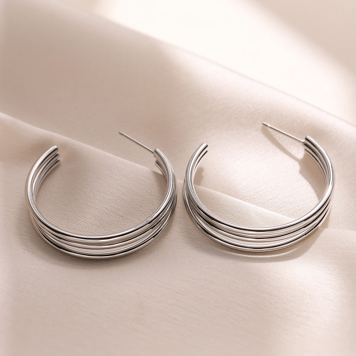Pendientes minimalistas geométricos de acero inoxidable en forma de C para mujer con baño de oro de 18 quilates