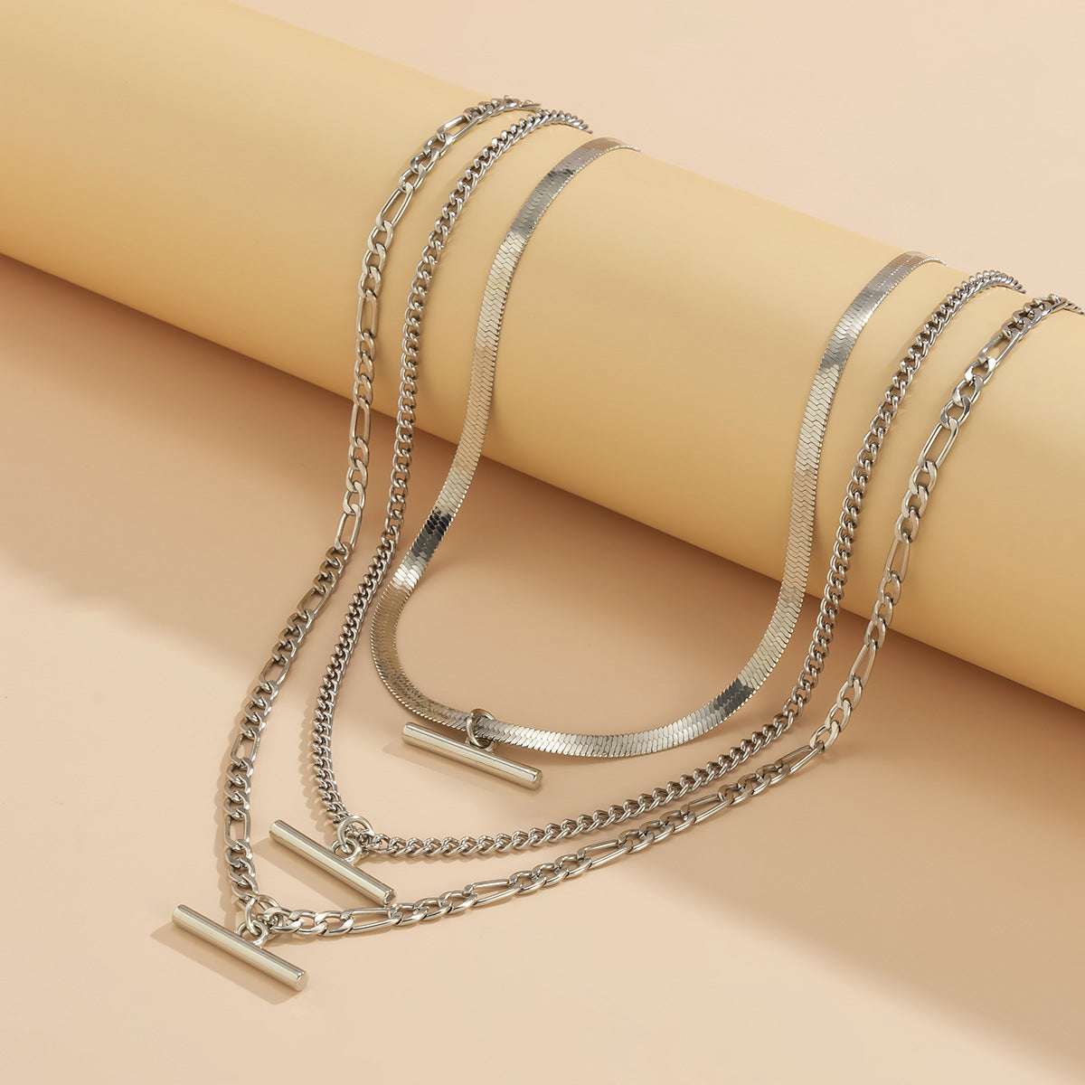 Collana a croce punk minimalista con ciondolo a catena serpentina in lega con finitura galvanica da donna
