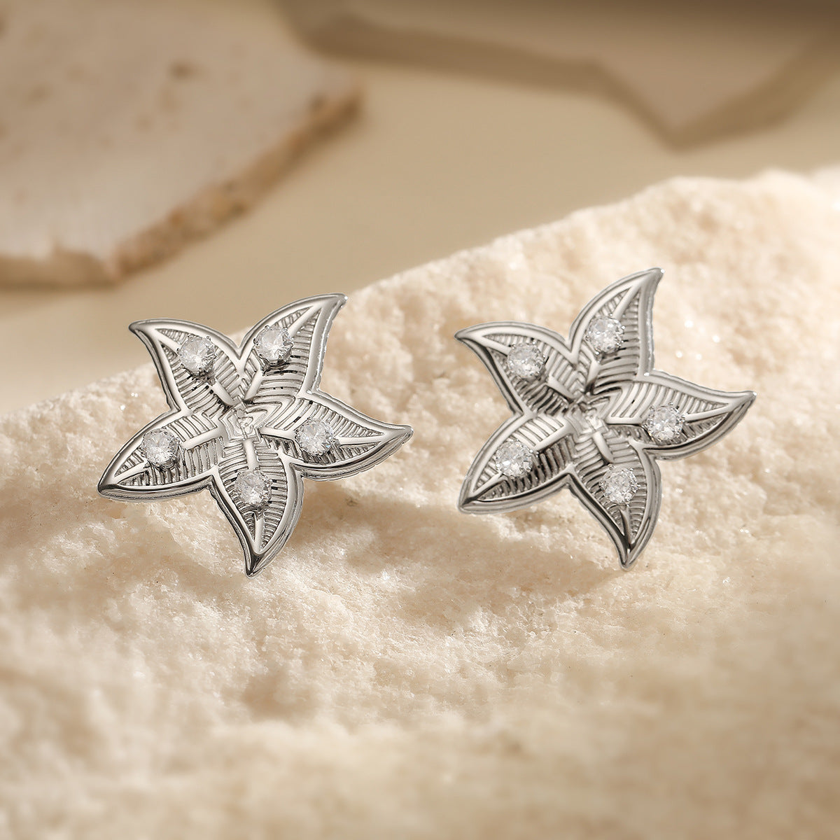 Orecchini a perno da donna a stella in acciaio inossidabile dorato con zirconia in stile geometrico vintage