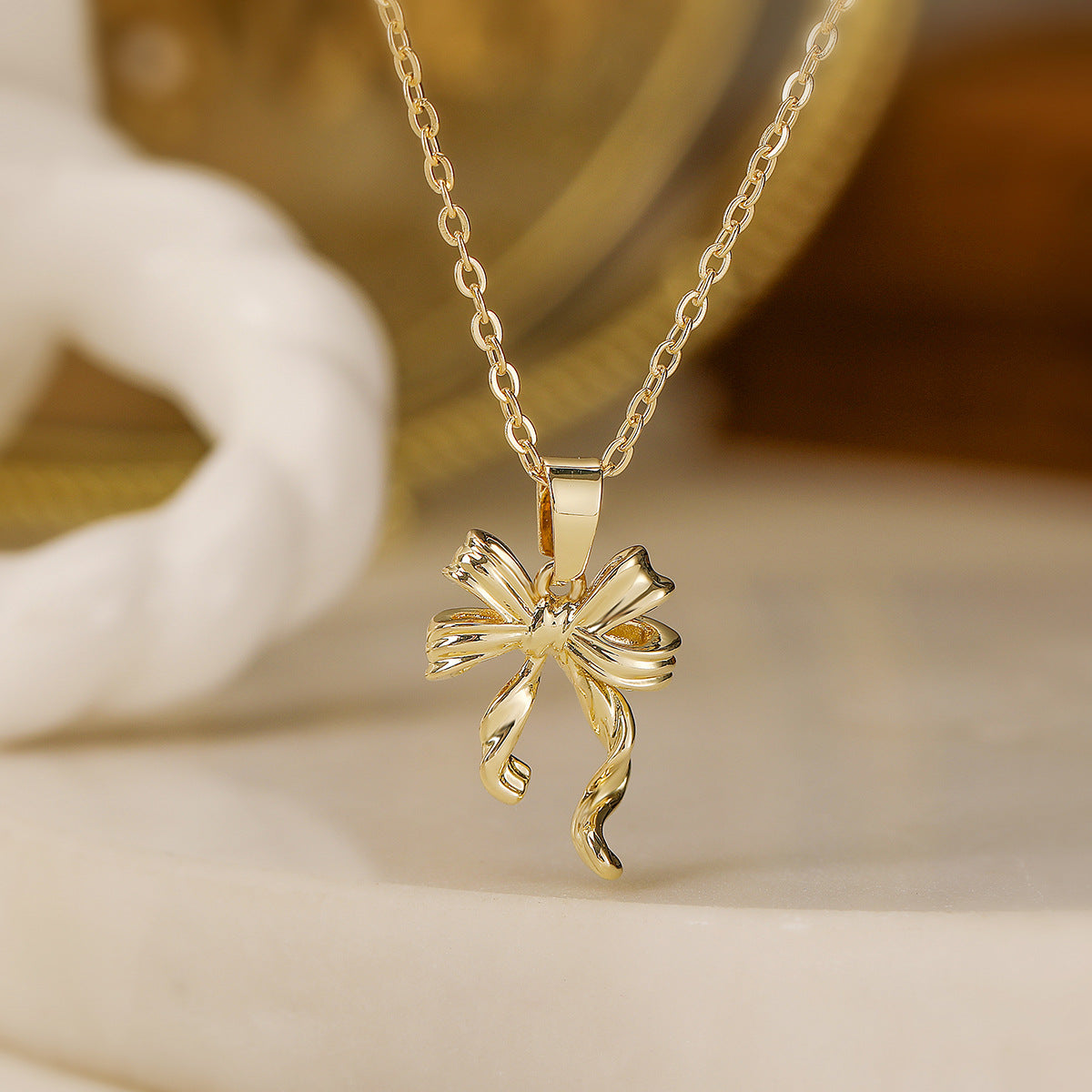 Collana con ciondolo a fiocco minimalista in rame da donna, catena versatile per clavicola