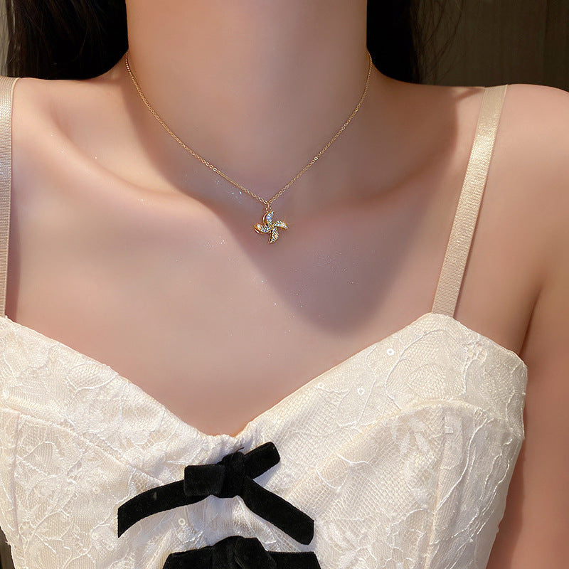 Elegant Floral Abalone-Inspired Pendant Necklace for Women in Alloy with Plated Finish, Delicate Clavicle Chain for Everyday Wear