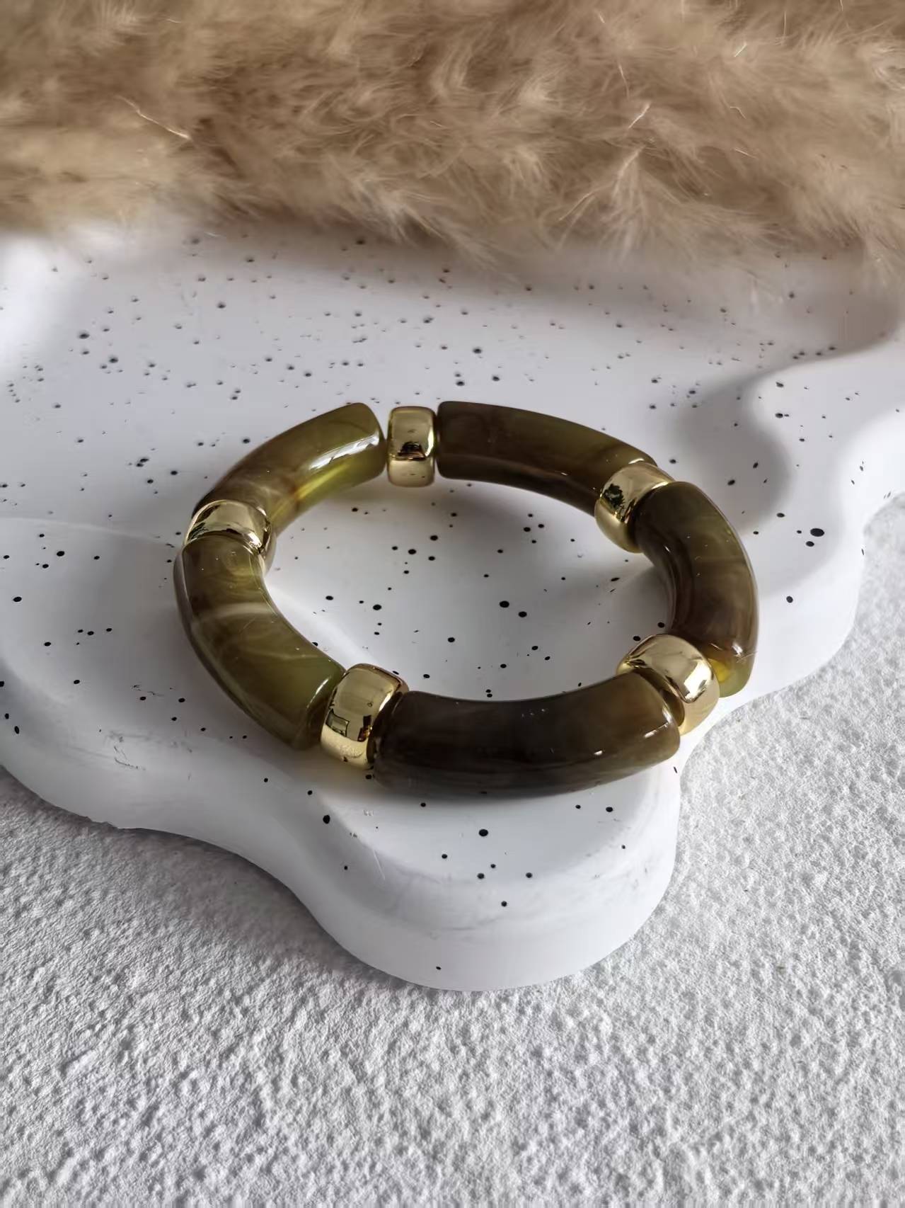 Bracciale vintage in acrilico placcato con motivi geometrici
