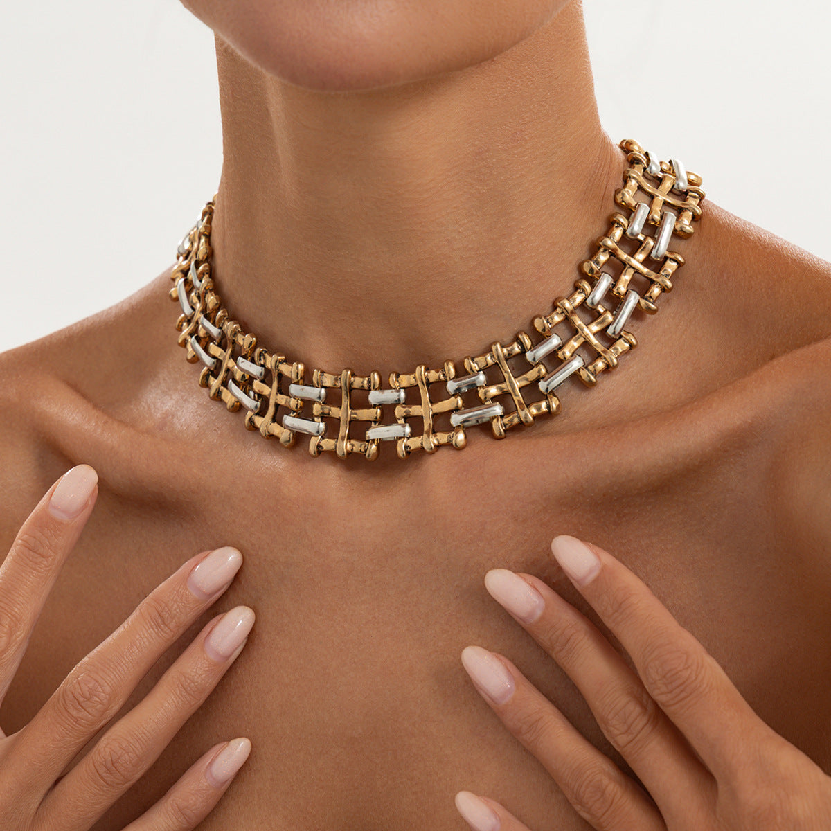 Minimalist Luxury Geometric Hollow Zinc Alloy Plated Necklace