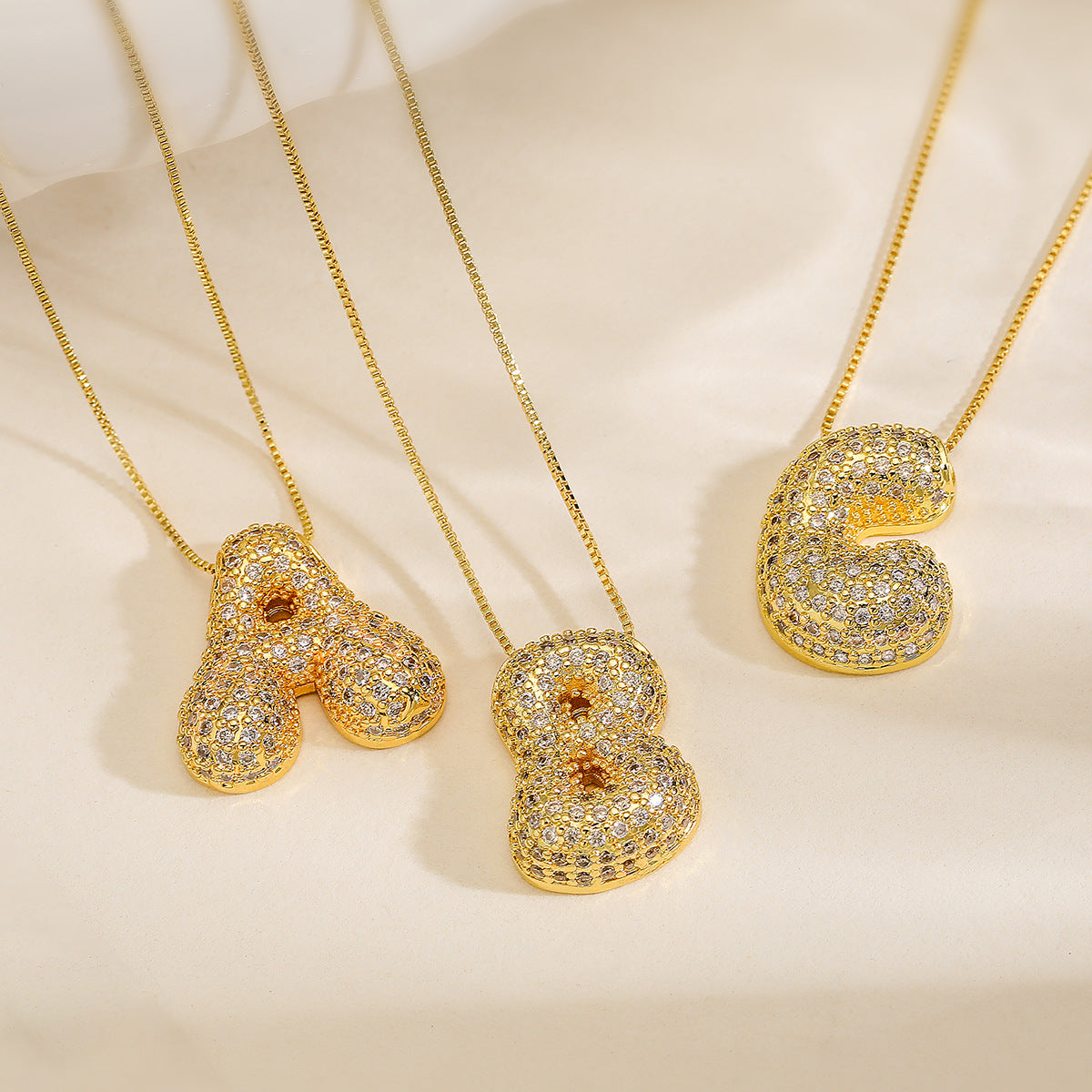 Collana a forma di lettera minimalista in rame placcato oro vero da donna