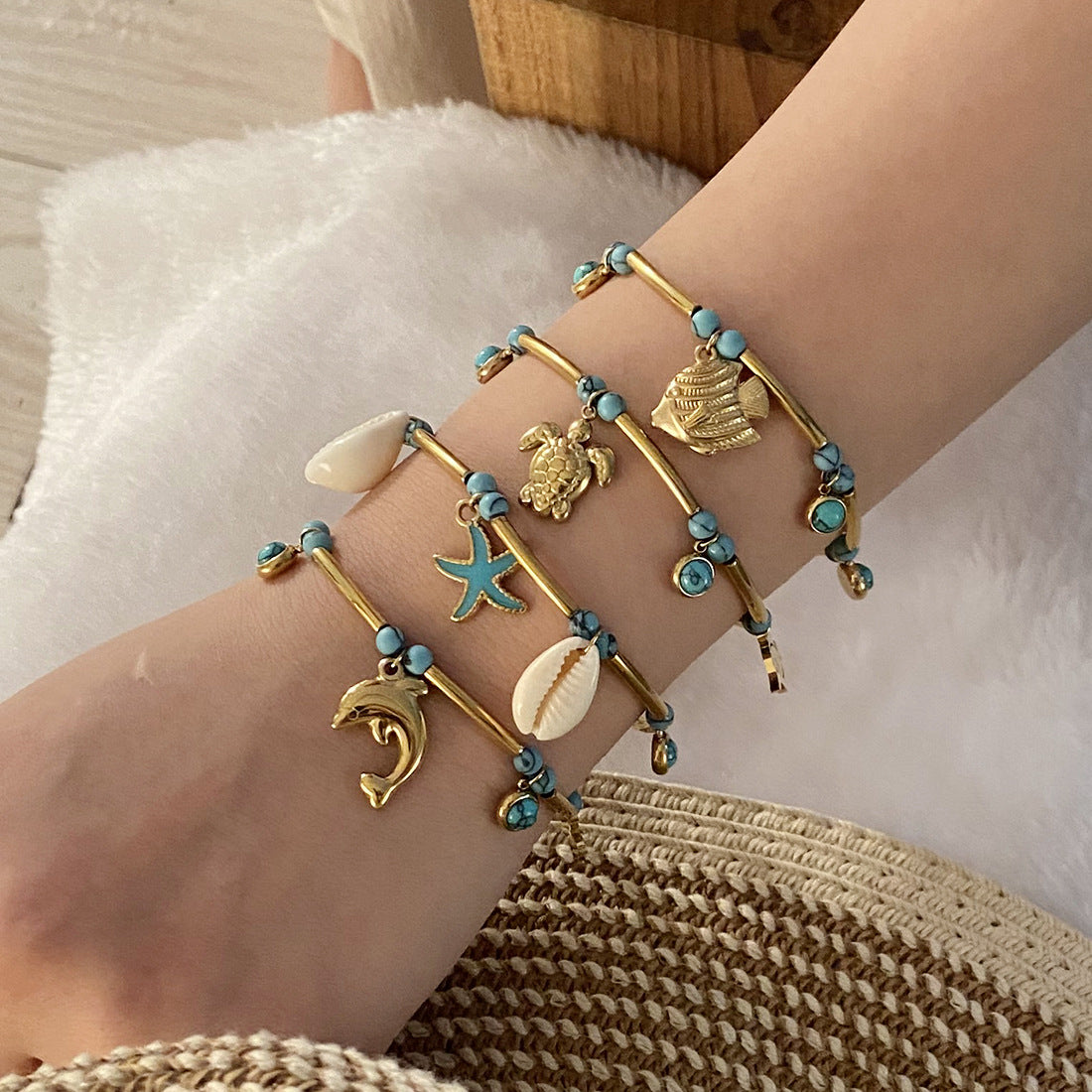 Bracciale alla moda con tartaruga e stella marina in acciaio inossidabile con dettagli turchesi da donna