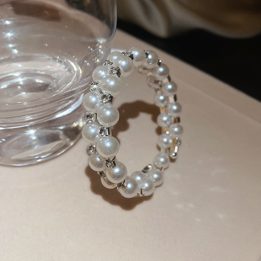 Elegante brazalete abierto de doble capa con perlas y diseño geométrico redondo, incrustaciones de pedrería y estilo vintage, accesorio minimalista de lujo