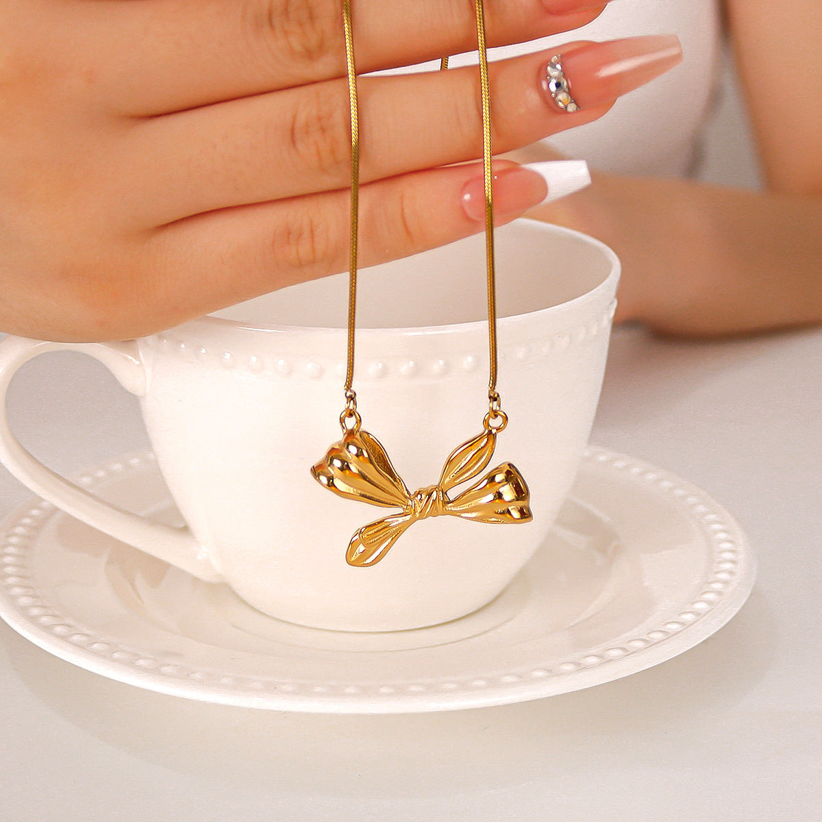 Minimalist Bow-Shaped Titanium Steel Necklace for Women with 18K Vacuum Plating and Geometric Design