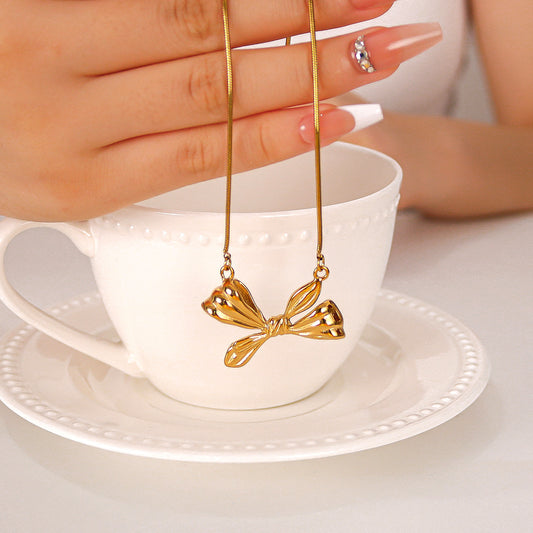 Minimalist Bow-Shaped Titanium Steel Necklace for Women with 18K Vacuum Plating and Geometric Design