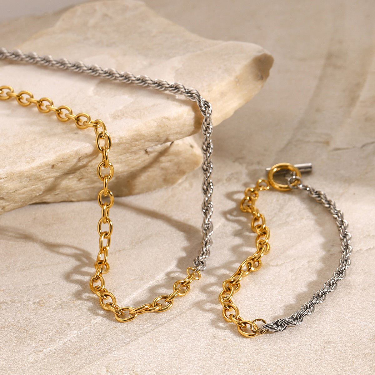 Collana Minimalista Irregolare in Acciaio Inossidabile con Dettagli Placcati in Oro 18K da Donna