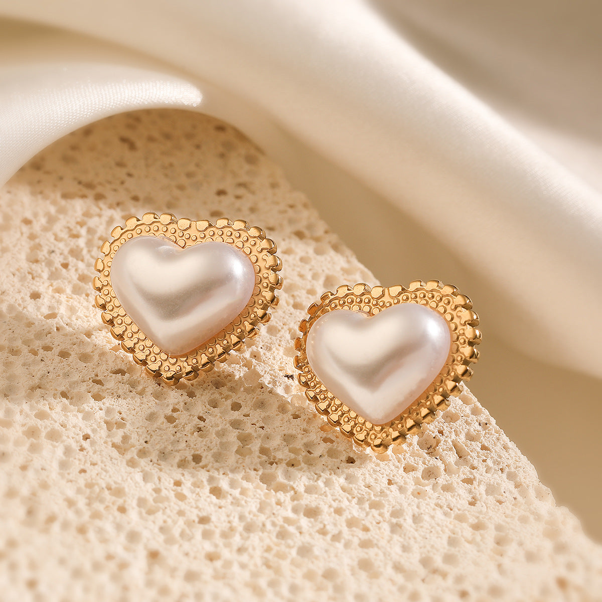 Minimalist Heart-Shaped Stainless Steel Earrings with 18K Gold Plating for Women, Micro-Pave Set, Geometric Design, Versatile Fashion Accessory