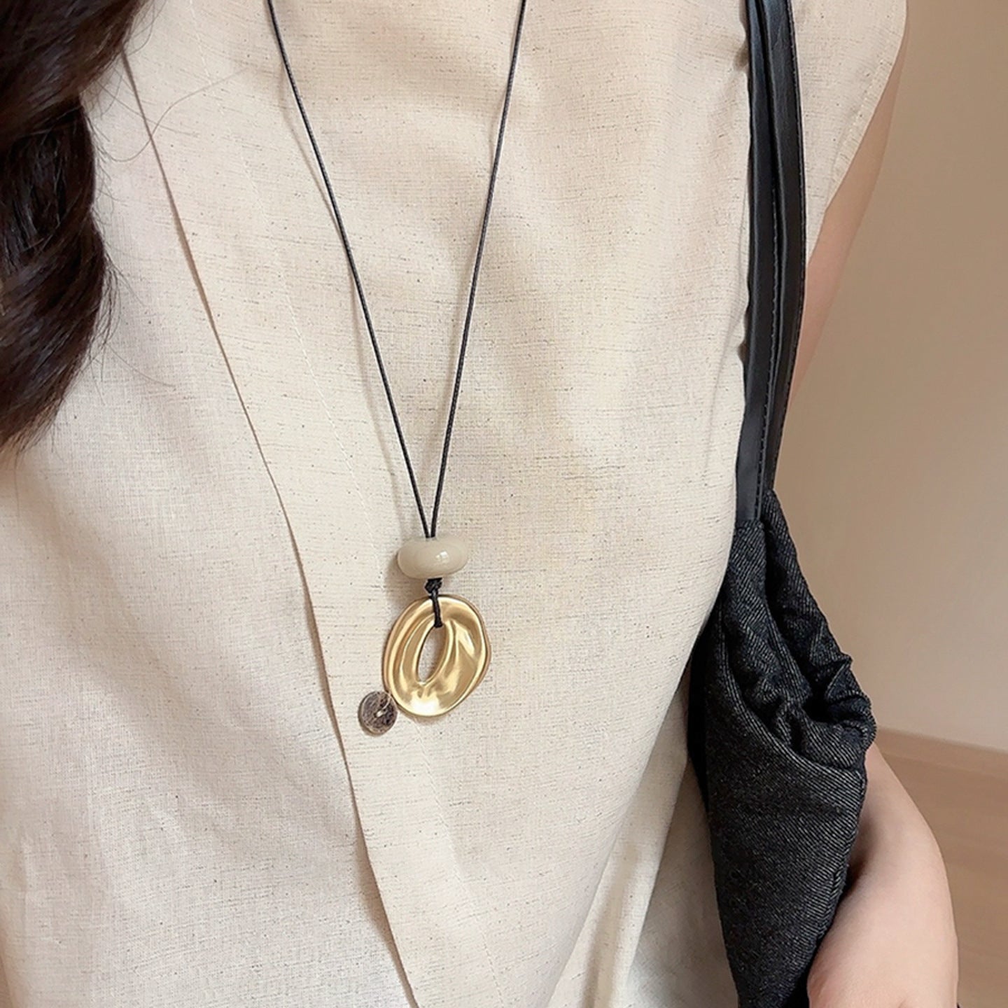 Collana con ciondolo a goccia minimalista dai toni freddi in lega placcata per donna, catena per maglione casual