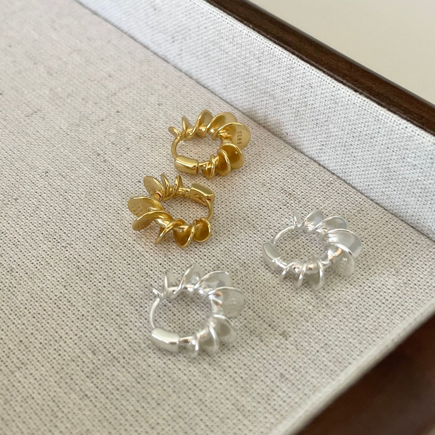 Minimalist Star-Shaped 925 Sterling Silver Hoop Earrings with Handcrafted Finish
