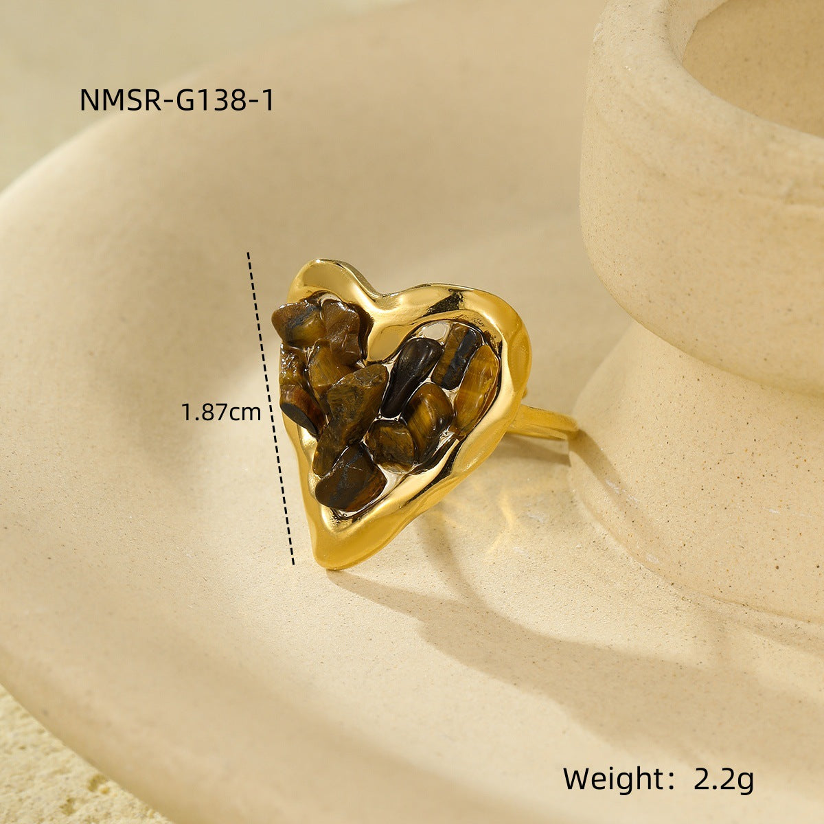 Anillo minimalista de acero inoxidable en forma de corazón con baño de oro de 18 quilates e incrustaciones de piedra natural para mujer