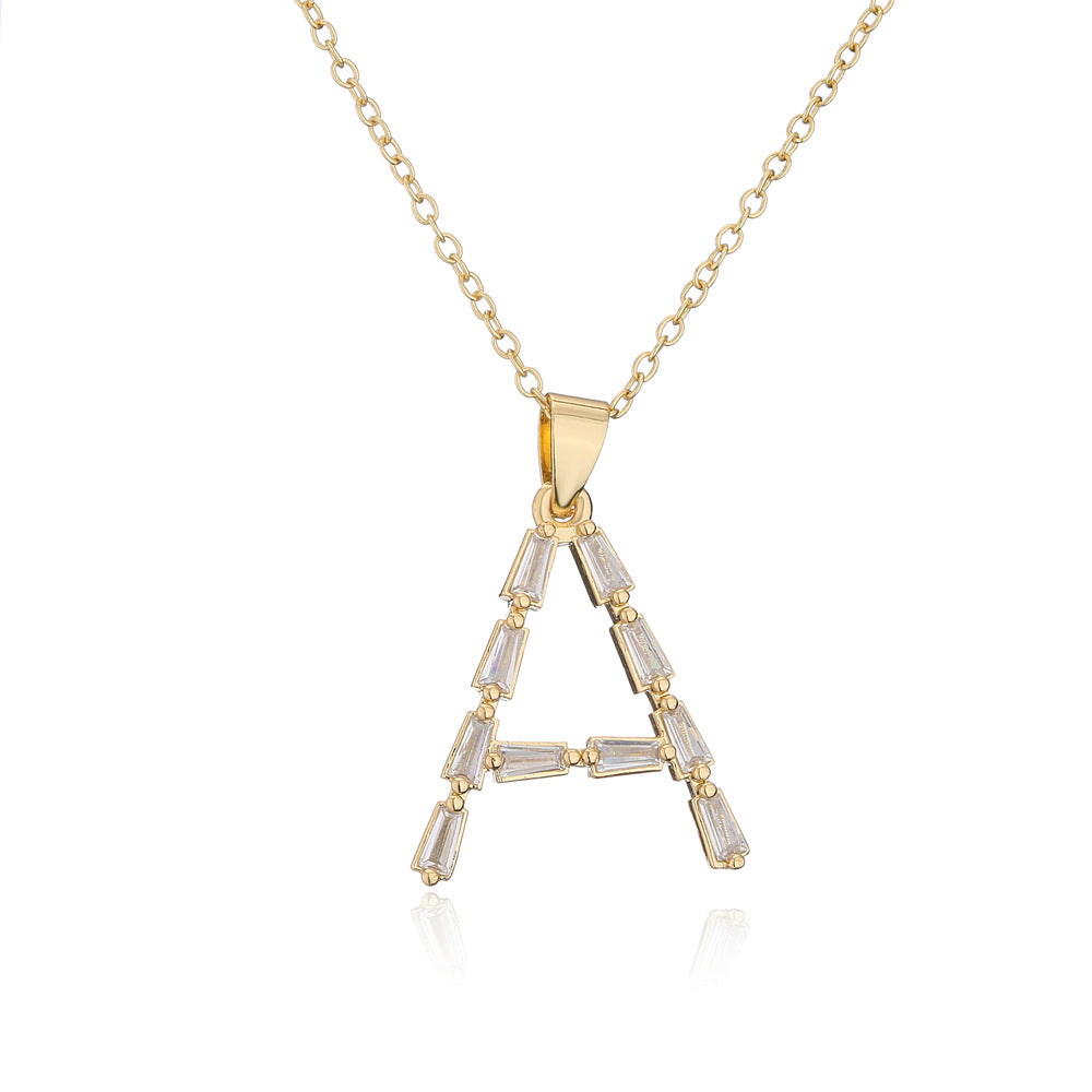 Collana da donna con ciondolo a lettera minimalista in ottone, placcata in oro 18K con intarsio di zirconi