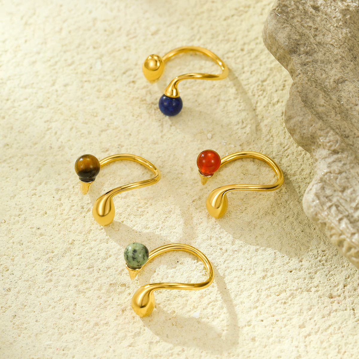Anello Aperto Geometrico Minimalista in Acciaio Inossidabile con Intarsio in Pietra Naturale, Gioiello di Moda Ipoallergenico Placcato Oro 18K da Donna