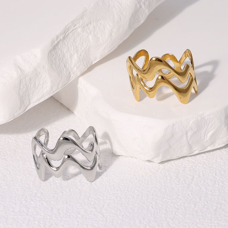 Anello da donna in acciaio inossidabile con texture a onda geometrica minimalista e finitura placcata