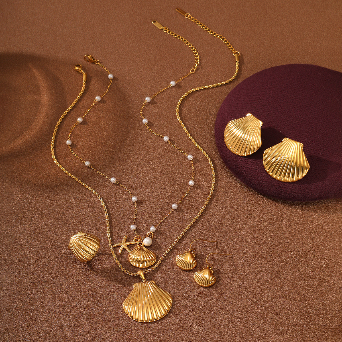 Conjunto de collar minimalista geométrico de acero inoxidable y titanio con colgante de perlas y conchas para mujer