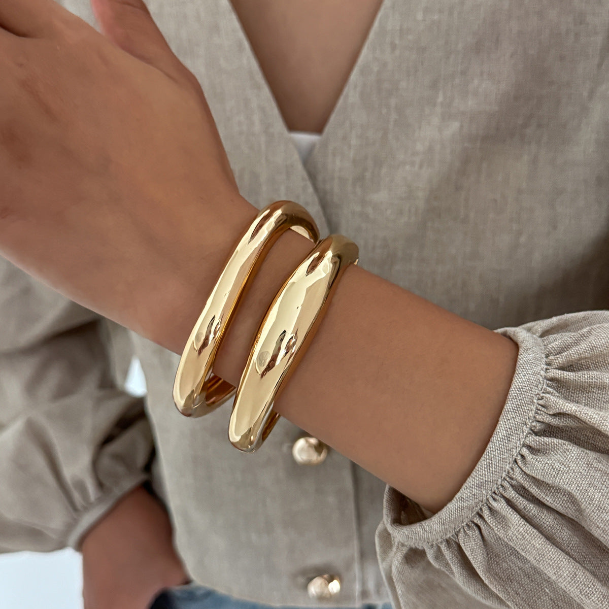 Exaggerated Geometric Oval Plated Alloy Bangle Bracelet