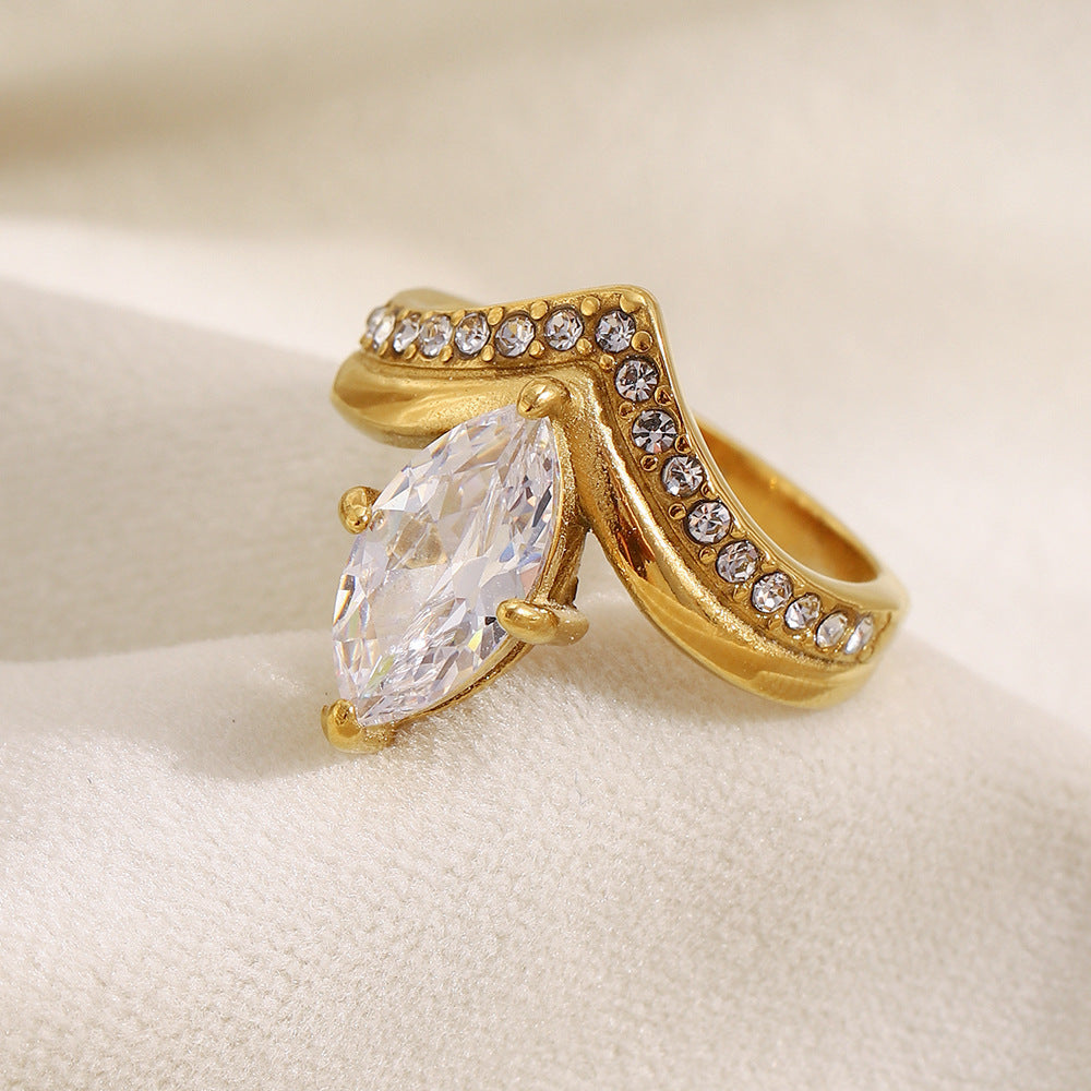 Anello Minimalista a Corona da Donna in Acciaio Inossidabile con Placcatura in Oro 18K e Intarsio di Zirconi