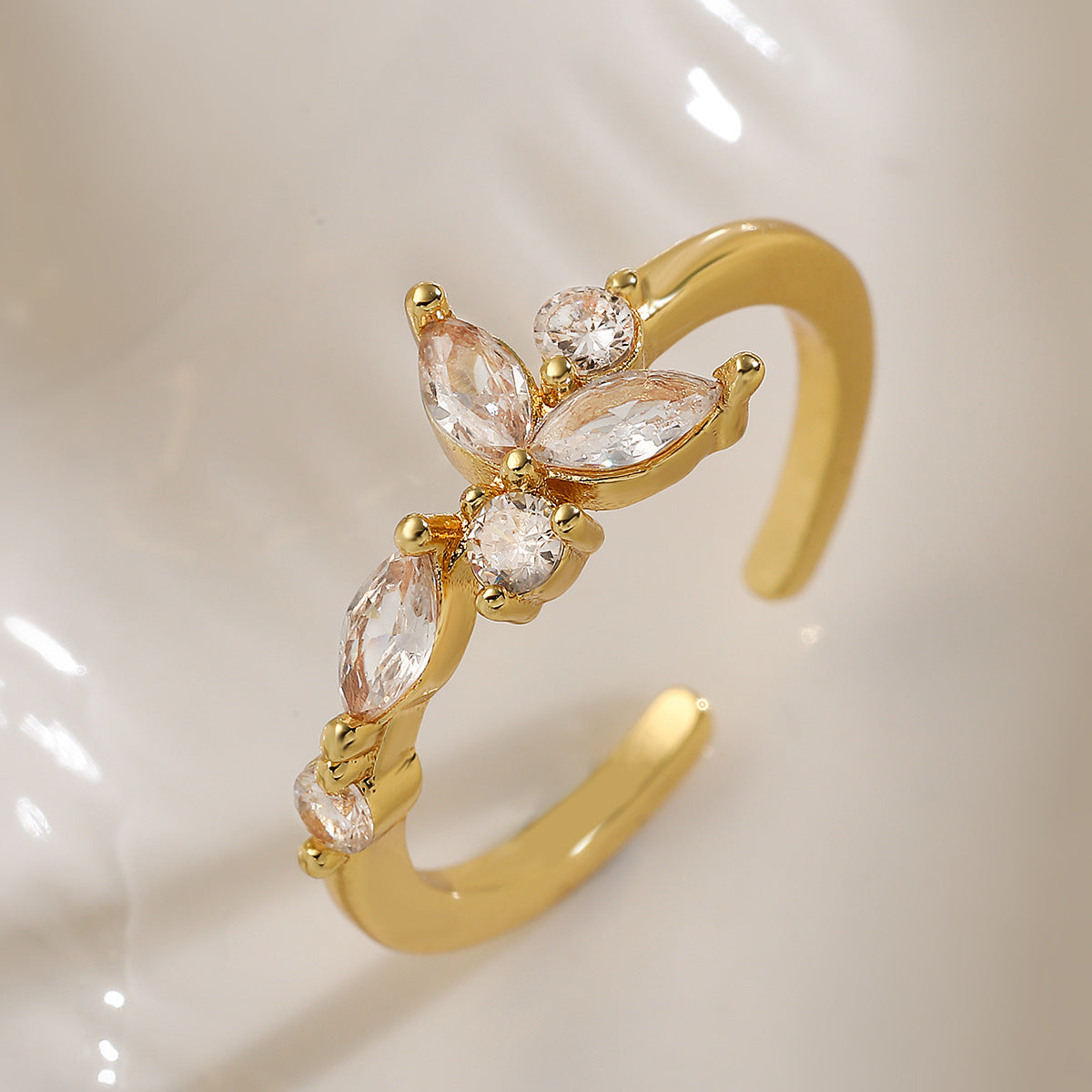 Anello aperto geometrico minimalista da donna in rame placcato oro 18 carati con intarsi in zircone