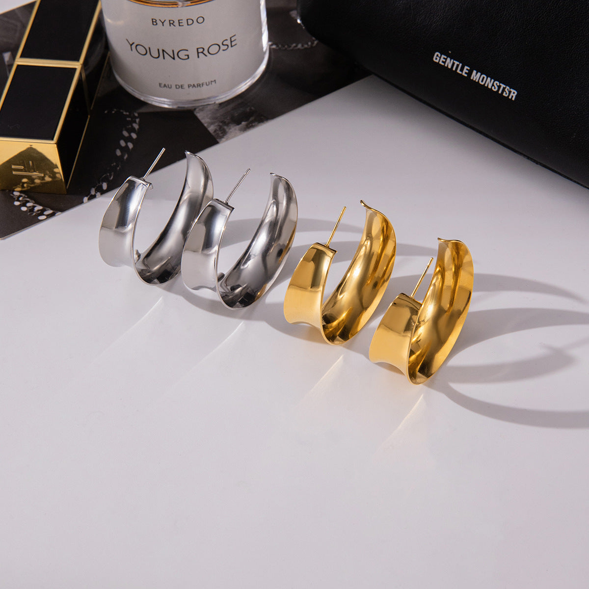 Pendientes de aro en C geométricos de acero inoxidable para mujer con acabado chapado, hipoalergénicos y resistentes a la decoloración, joyería de lujo para la oreja