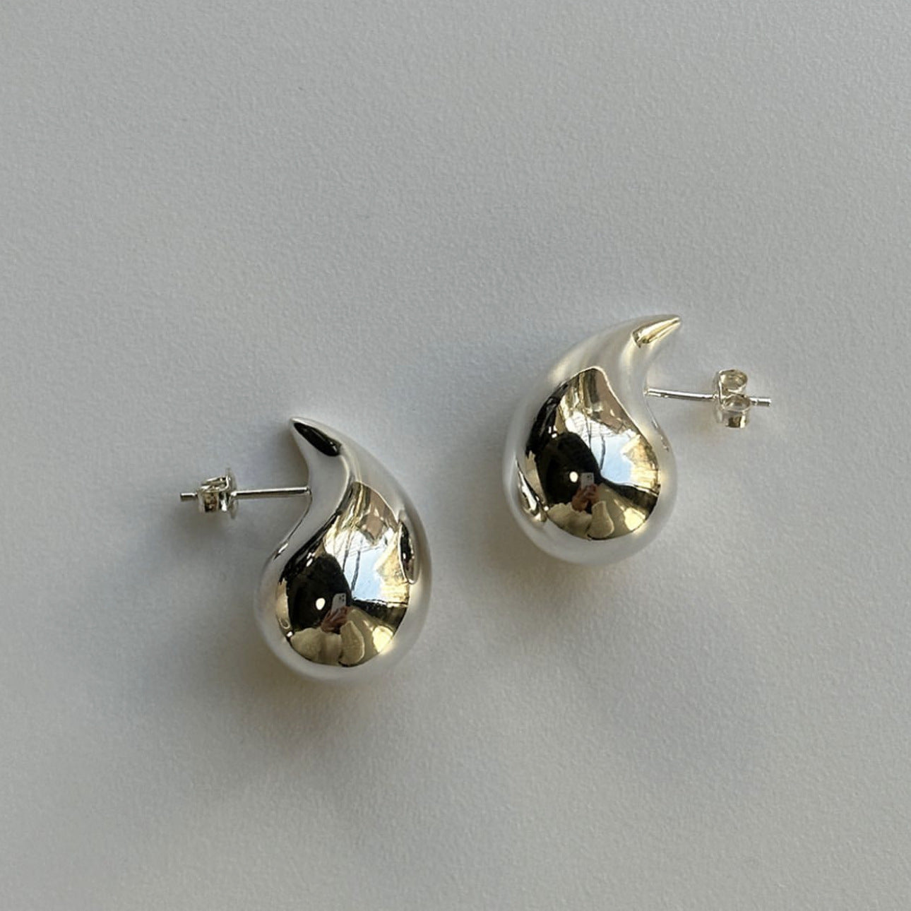 Pendientes de plata de ley 925 con forma de gota, minimalistas y con detalle geométrico biselado