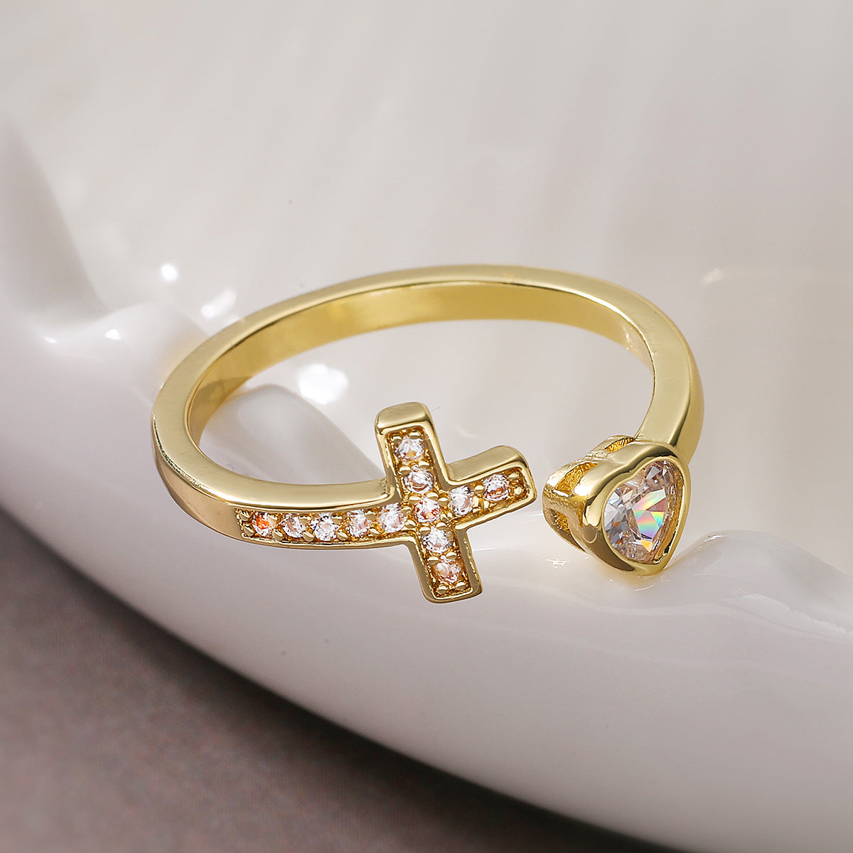 Minimalist 18K Gold Plated Brass Heart Geometric Micro-inlay Cubic Zirconia Ring for Women