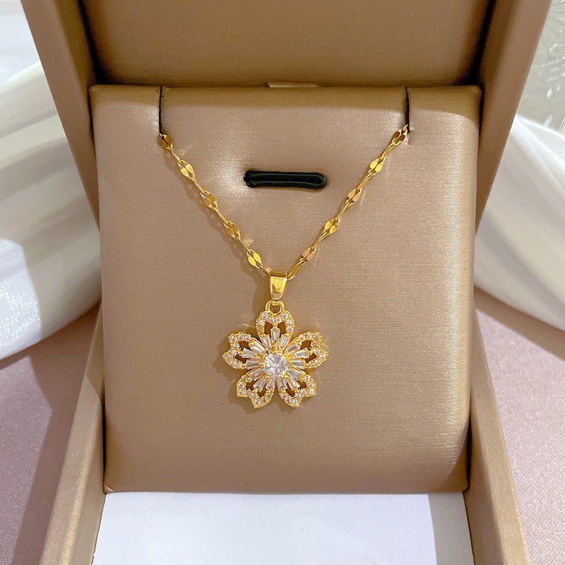 Collana con ciondolo floreale in acciaio al titanio di lusso con intarsio in strass dal design geometrico per donne e uomini, catena regolabile 21-50 cm