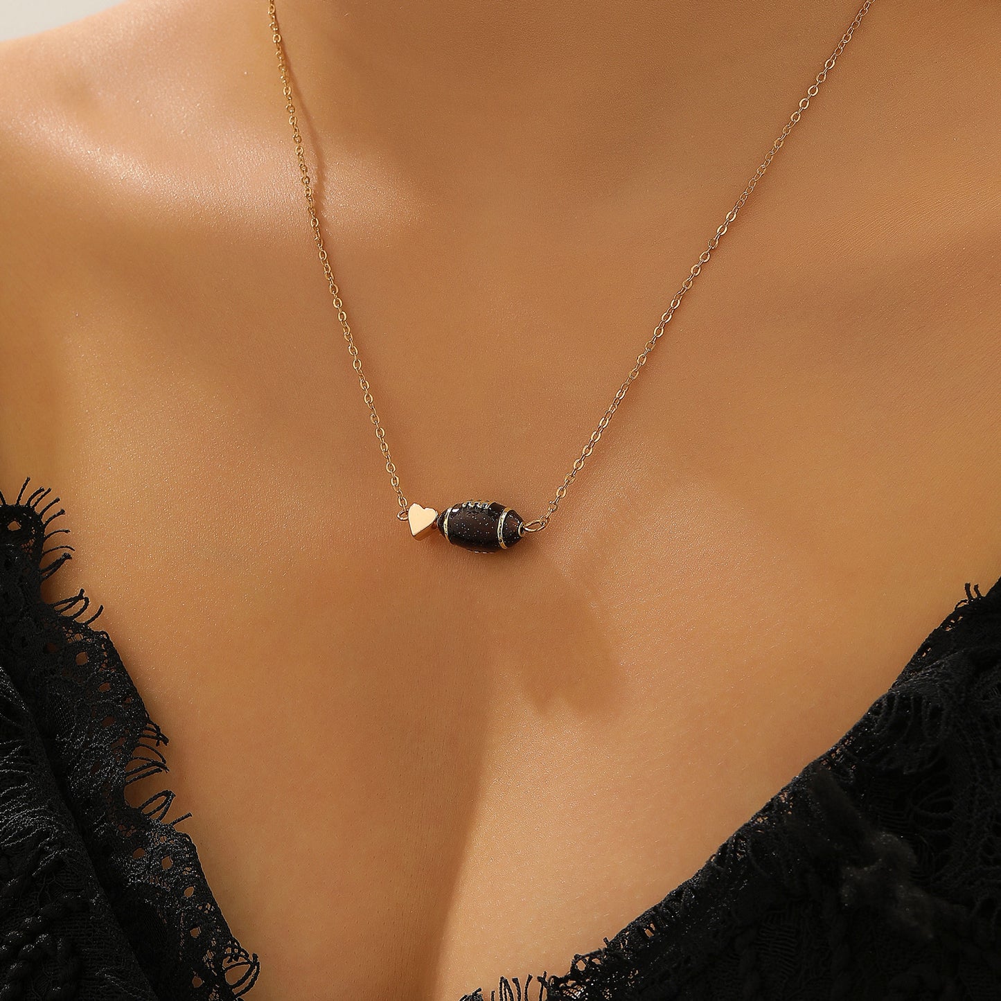Collar deportivo geométrico de corazón de aleación de zinc chapado para mujer