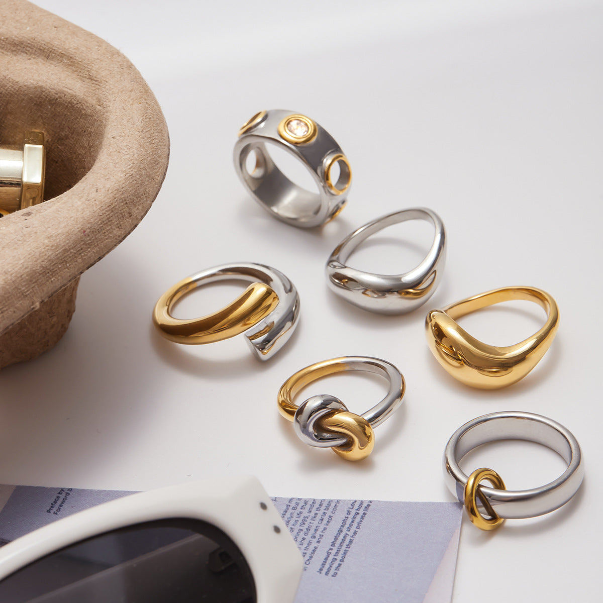 Anello placcato in acciaio inossidabile geometrico da donna con estetica minimalista di lusso e design color-block