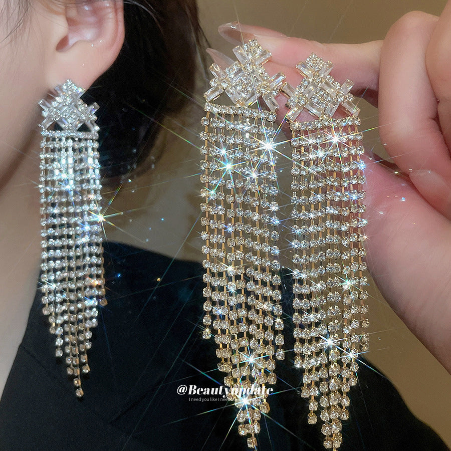 Orecchini a perno da donna geometrici con strass incastonati in rame e perni in acciaio, gioielli alla moda ed eleganti in stile lusso
