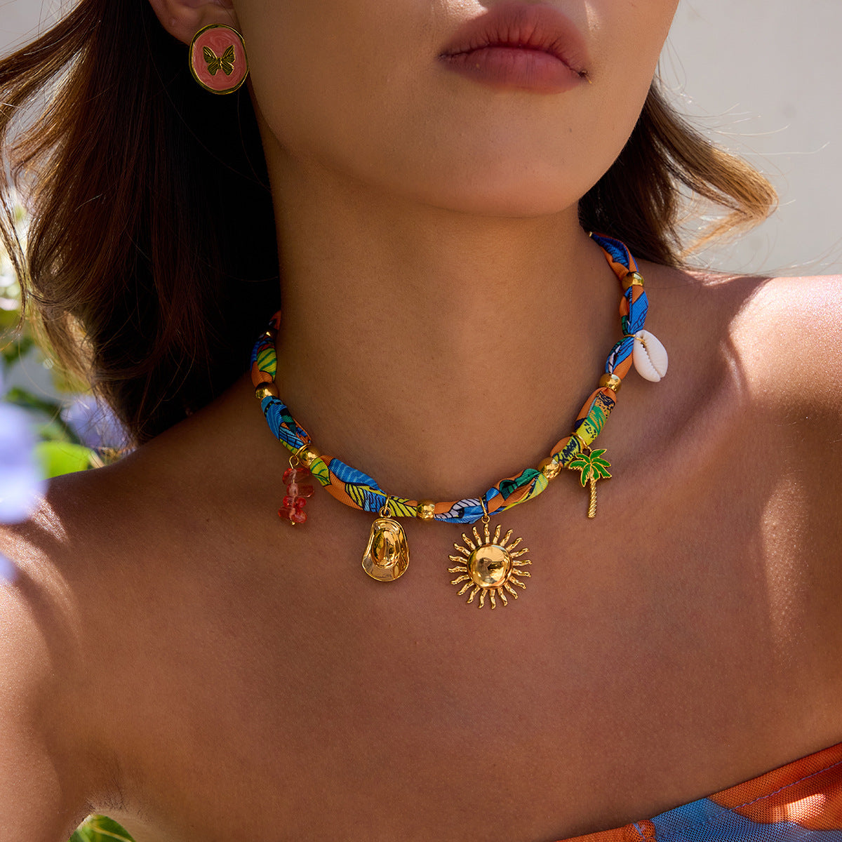 Collana con Ciondolo Sole Geometrico Minimalista in Acciaio Titanio Placcato per Donna Catena a Clavicola in Acciaio Inossidabile Accessorio Moda di Lusso