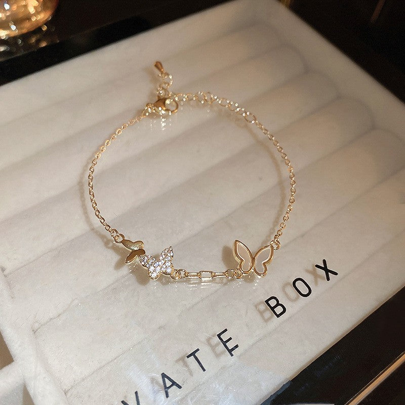 Elegant Heart-Shaped Gold-Plated Zirconia Bracelet for Women with Delicate Luxury Aesthetic