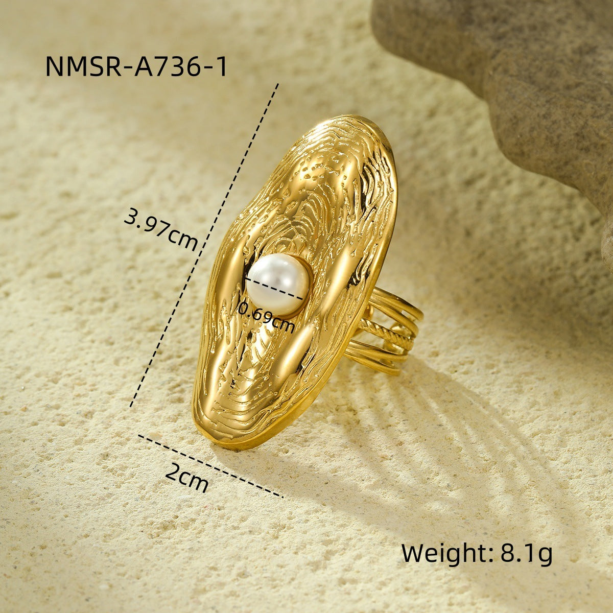 Anello da donna in acciaio inossidabile e titanio con perla ovale testurizzata, placcatura sottovuoto in oro 18 carati