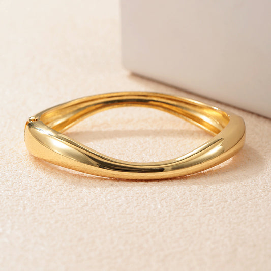 Minimalist Geometric Shaped Polished Alloy Bracelet for Women with Irregular Curved Design and Open Cuff Style