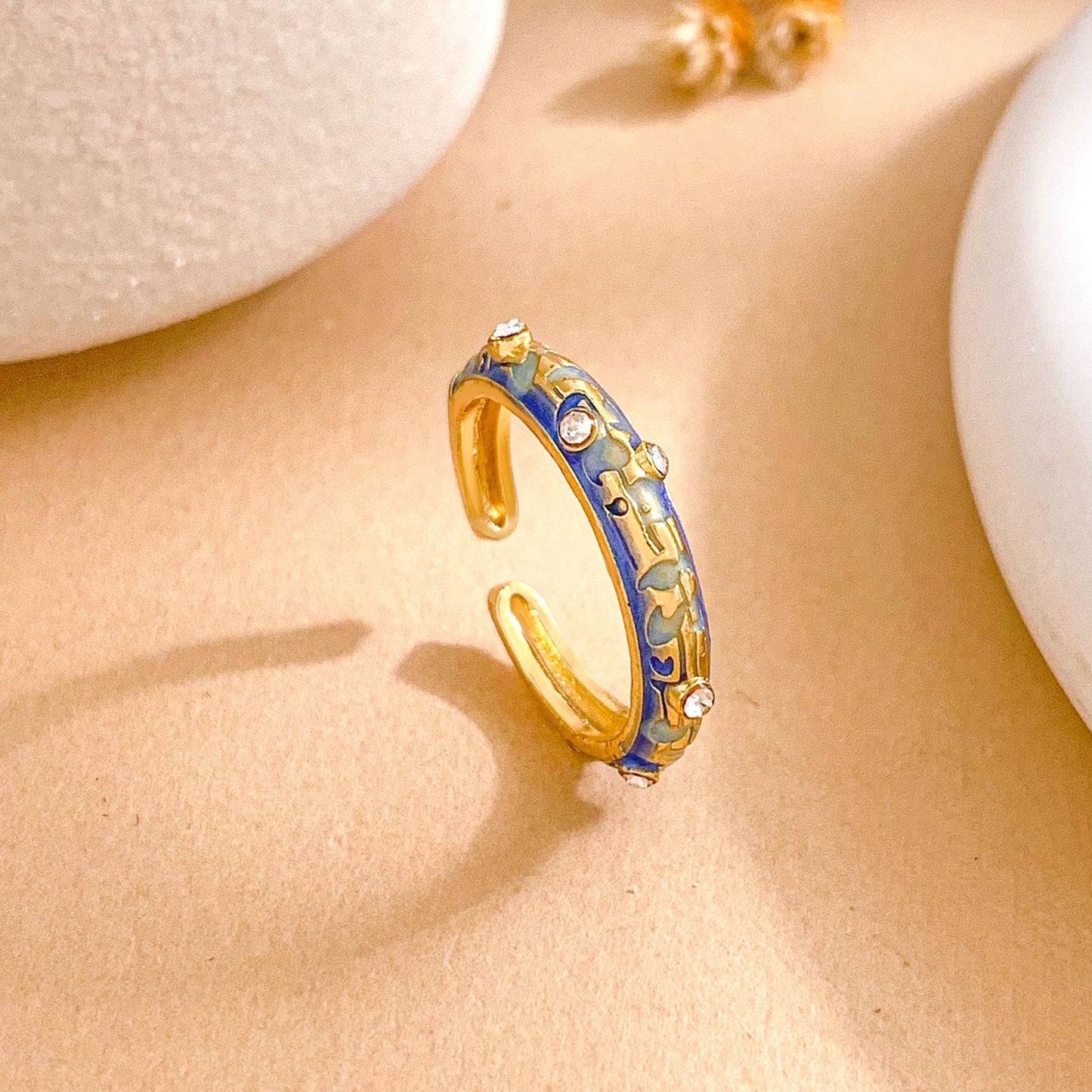 Sweet Minimalist Gold Plated Brass Ring with Rhinestone Inlay and Drip Oil Floral Heart Design for Women