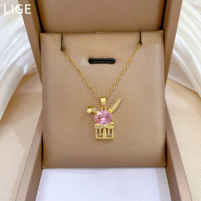 Collana con ciondolo coniglio a fiocco in stile cartone animato per donna con intarsio in strass su catena in acciaio al titanio