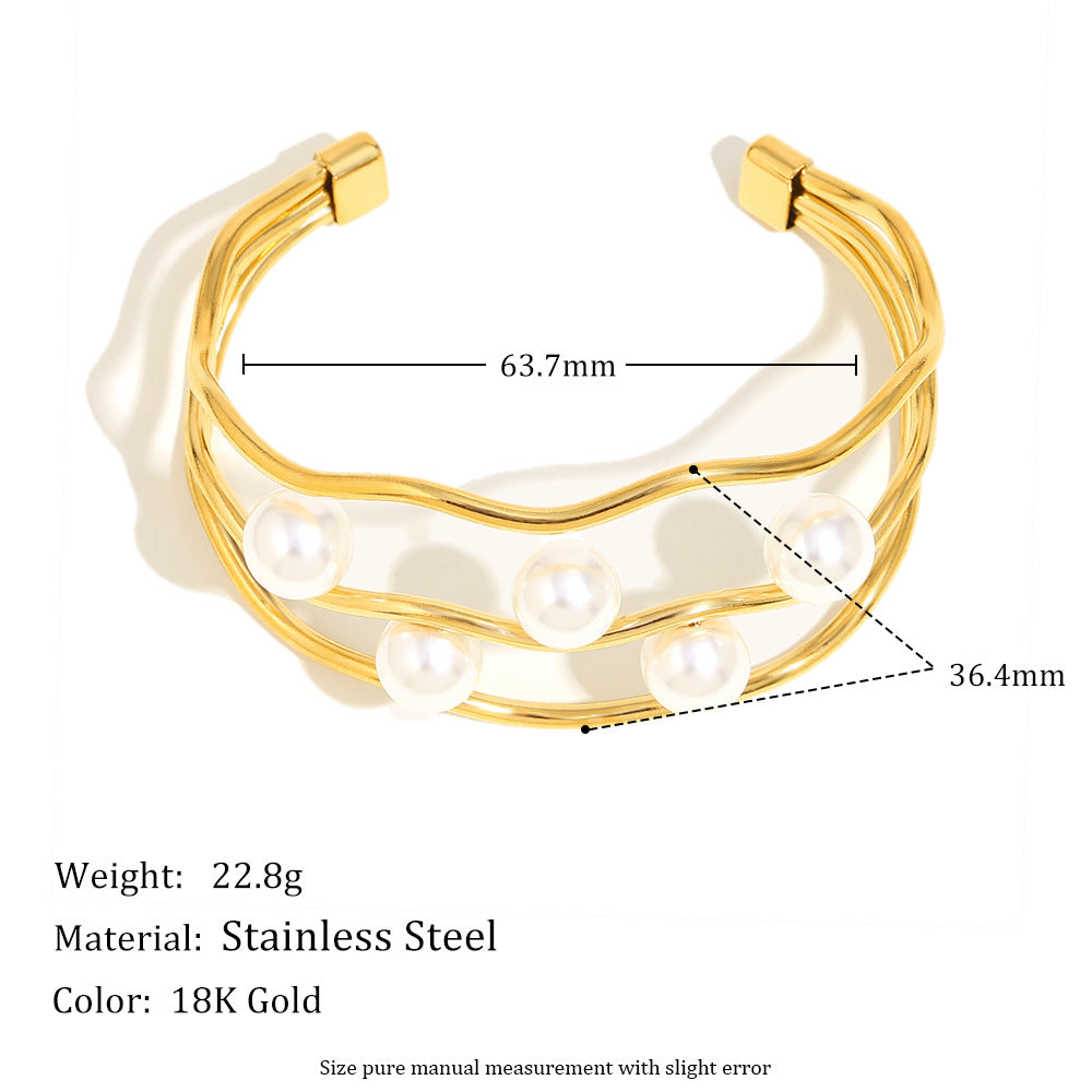 Bracciale minimalista a triplo strato in acciaio inossidabile con placcatura in oro 18 carati, design floreale impreziosito da perle e dettaglio a linea annodata per donna