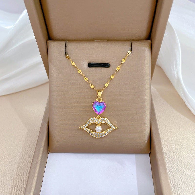 Collana in Acciaio al Titanio con Intarsi in Strass Geometrici a Cuore Dolce Minimalista di Lusso da Donna