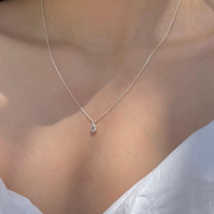 Collana Minimalista con Pendente Geometrico in Argento Sterling 925 con Dettagli in Strass