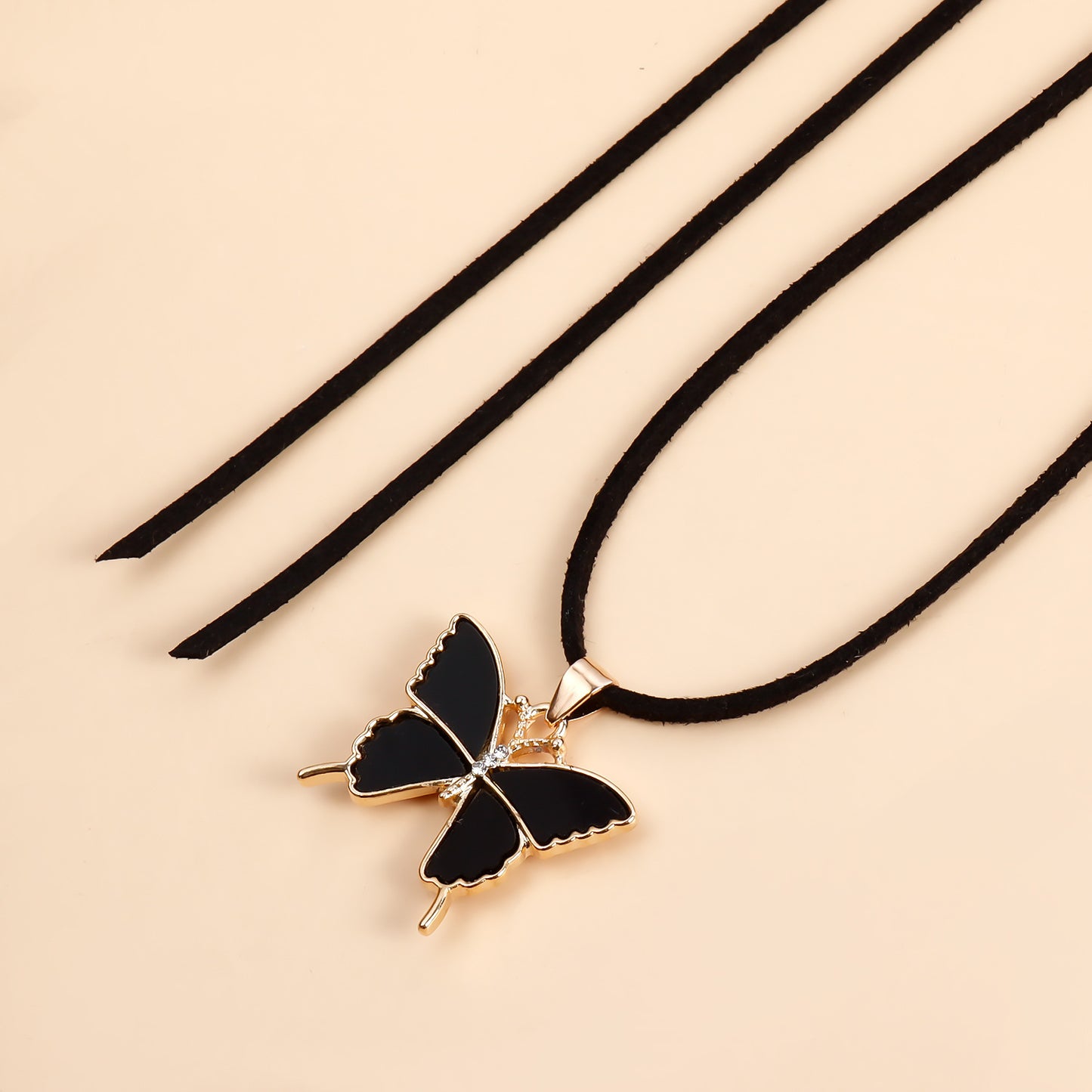 Fashionable Butterfly-Shaped Alloy Pendant Necklace with Rhodium Plating Adjustable Black Velvet Cord for Women