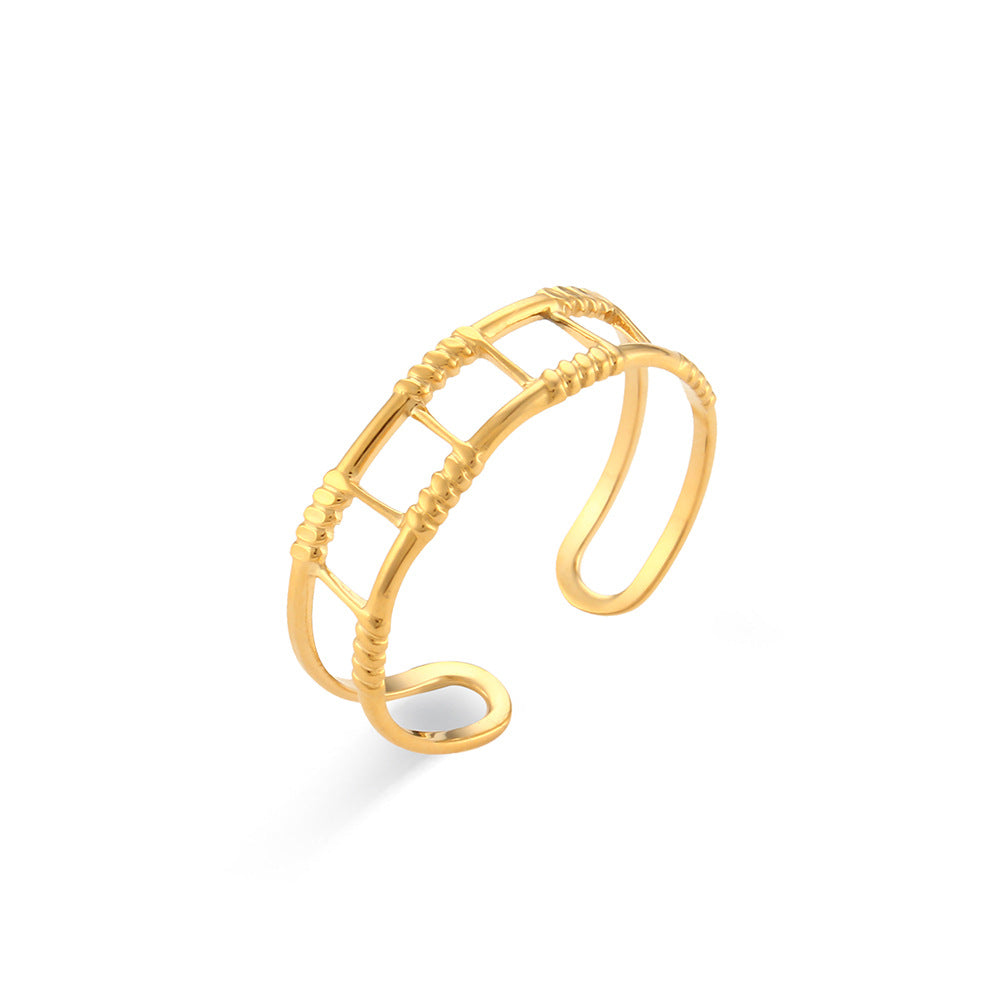 Anillo minimalista geométrico de acero inoxidable con diseño hueco y acabado chapado para mujer