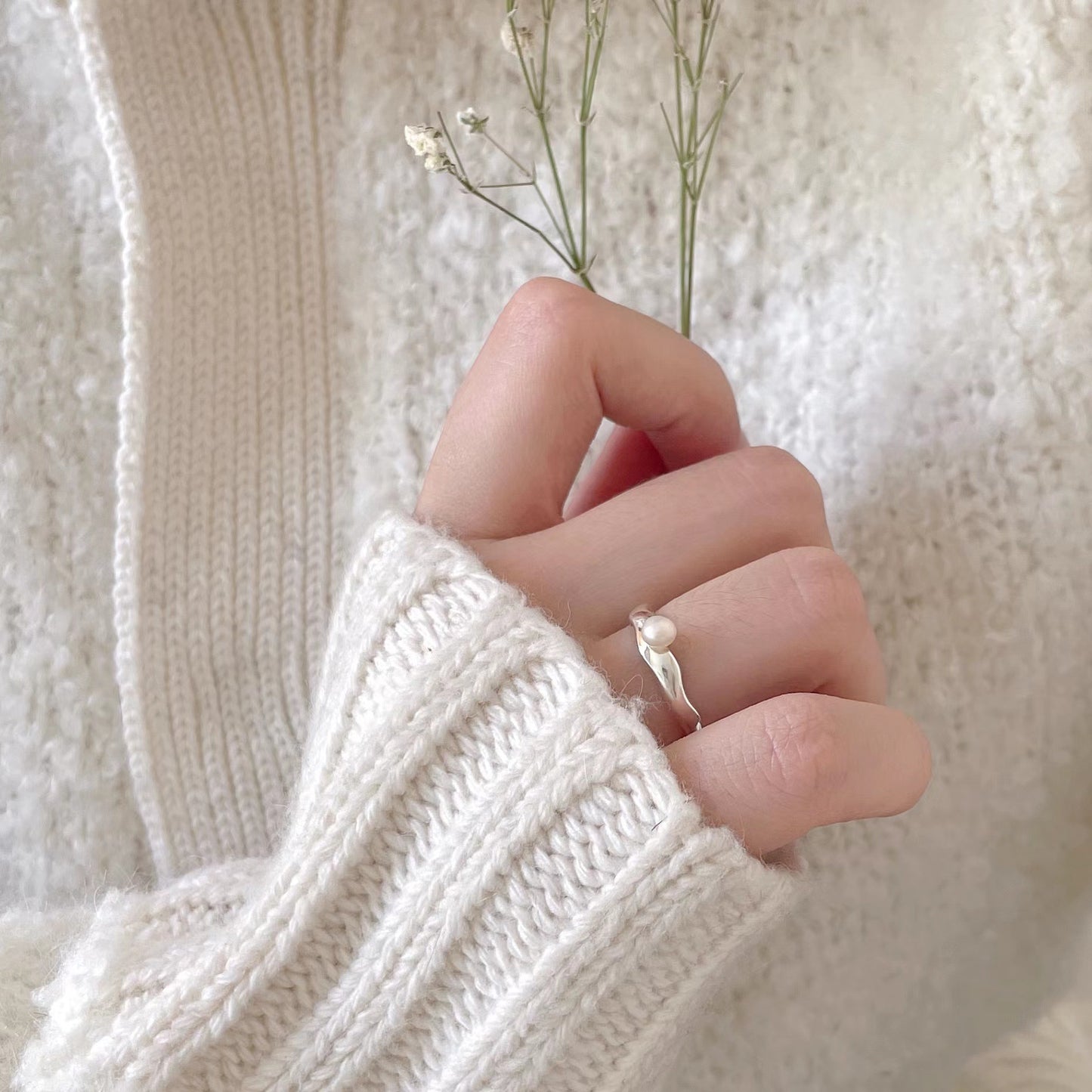 Anello da donna minimalista con intarsio di perle in argento sterling 925