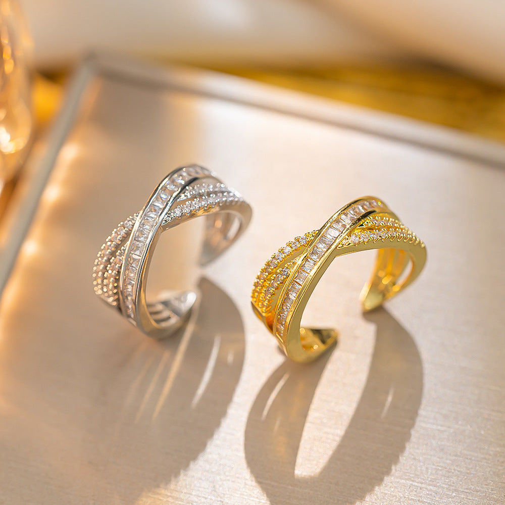 Anello da donna minimalista geometrico in acciaio al titanio con placcatura sotto vuoto, fascia aperta regolabile